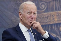 Sóng gió đợi chờ ông Biden sau sự cố tài liệu mật