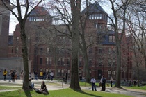 Dai hoc Harvard chi 250 trieu USD cho nghien cuu sau lenh dung tai tro hinh anh