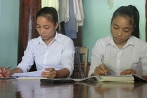 Chi em song sinh do thu khoa, a khoa dai hoc hinh anh
