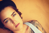 Co nang tomboy so huu nhieu hinh xam noi tieng tren mang hinh anh