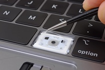 Nguoi dung MacBook bi hong phim duoc Apple den tien hinh anh