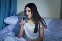 Thói quen ăn uống có thể ảnh hưởng giấc ngủ