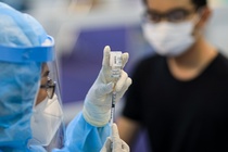 Toi nen lam gi neu bi lo thoi diem tiem mui vaccine Covid-19 thu hai? hinh anh