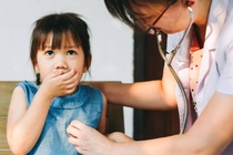 Yếu tố làm tăng nguy cơ viêm phổi ở trẻ nhỏ