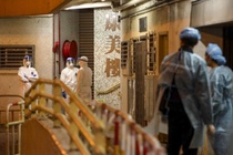 Hong Kong sơ tán chung cư bị nghi lây virus corona qua đường ống