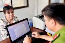 Khoi to nhom doi tuong buon lau 10 tan duong va van chuyen hang cam hinh anh