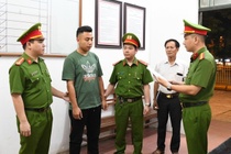 Phu Tho: Bat khan cap 2 doi tuong khai thac khoang san trai phep hinh anh