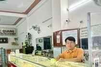 Nguoi phu nu suyt 'sap bay' lua dao vi tin goi qua 800 trieu USD hinh anh
