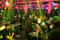 Cuoc dot kich quan bar Paris Night Club luc nua dem 'ven man' su that hinh anh