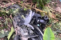 2 nguoi di xe may lao xuong vuc o Tam Dao hinh anh