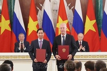 Tong Bi thu To Lam, Tong thong Putin chung kien trao van kien hop tac hinh anh