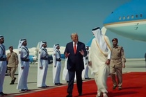 Xem video Tong thong Trump tham Qatar hinh anh