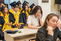 Xuc dong chiec ghe trong trong le tot nghiep dai hoc o TP.HCM hinh anh