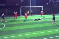Cuu cau thu futsal TP.HCM tu vong khi dang thi dau hinh anh