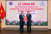 Benh vien Trung uong Hue co tan Pho giam doc hinh anh