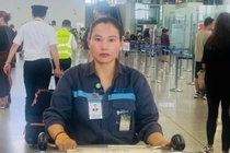 Nhan vien xe day Noi Bai nhat duoc boc tien tri gia gan 100 trieu dong hinh anh