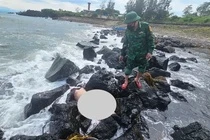 Mot thi the phu nu dat vao dao Con Co hinh anh