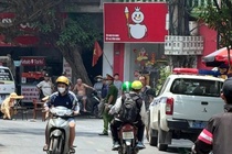 Be gai 5 tuoi gap tai nan khi mo cua taxi, bang ngay qua duong hinh anh