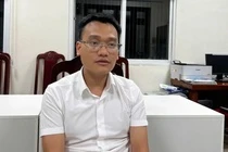 Mot pho chu tich UBND thi tran o Ha Noi bi bat vi san xuat con gia hinh anh