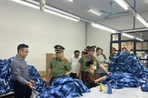 Giam doc Cong an Ha Noi kiem tra hoat dong kinh doanh tai xa La Phu hinh anh