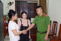 Nhieu co gai tre bi thao tung, ep vao nha nghi, tu troi tay chan hinh anh