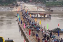 Xuyen dem noi lai cau phao Phong Chau hinh anh