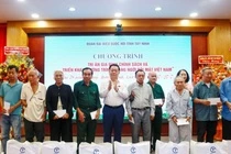 Truong Ban Tuyen giao va Dan van TW tang qua tai Tay Ninh hinh anh