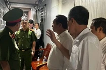 Chu tich TP.HCM Nguyen Van Duoc xuong hien truong vu chay 8 nguoi chet hinh anh