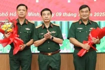Dai tuong Phan Van Giang chu tri le ban giao chuc Tu lenh Quan khu 7 hinh anh