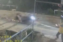 Cuu nan nhan nga ngay duong ray khi tau hoa sap den hinh anh