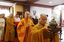 Cung thinh Xa loi Trai tim Bo tat Thich Quang Duc ve Viet Nam Quoc Tu hinh anh