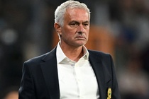 Mourinho bi nhac ten trong be boi chan dong bong da Tho Nhi Ky hinh anh