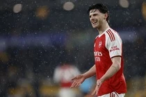 Arsenal dang ngoi vuong Ngoai hang Anh cho Man City? hinh anh