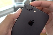 iPhone chinh hang mot doi mot nang len 60 ngay o Viet Nam hinh anh