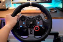 Dịch vụ cho thuê vô lăng lái xe, máy chơi game PS4 nở rộ mùa dịch