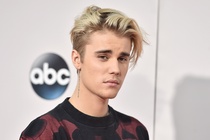 Justin Bieber tung ca khuc remix tieng Tay Ban Nha hinh anh
