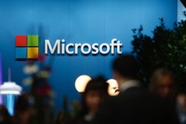 Microsoft can moc 2.000 ty USD, ngoi vi doc ton cua Apple lung lay hinh anh