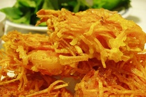 Làm bánh khoai sợi giòn rụm ăn vặt