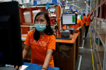 TikTok Shop bùng nổ nhưng vẫn kém xa Shopee, Lazada
