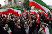 Tuong lai cua Iran, co le ong Trump cung... 'chiu' hinh anh