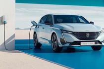 Xe dien Peugeot E-3008 co khoang hanh trinh gan 700 km hinh anh