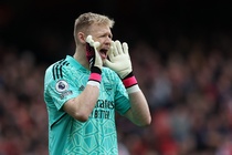 Ramsdale níu lấy giấc mơ vô địch cho Arsenal