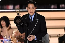 Nam chinh 'Squid Game' lam nen lich su o giai Emmy 2022 hinh anh