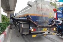 Hai người đi xe máy thương vong sau va chạm xe bồn