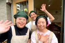 Nguoi ba ung thu mo quan ca phe cho chau gai bi Down o Nhat Ban hinh anh