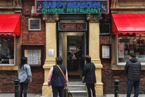 Chu nha hang 'khong tin noi mat minh' khi Erling Haaland ghe an hinh anh