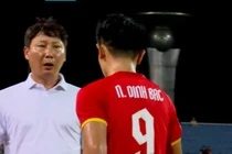 HLV Kim khó chịu với Đình Bắc
