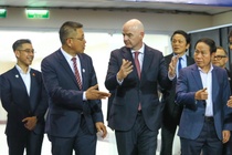 Chủ tịch FIFA thăm sân vận động lớn thứ nhì Việt Nam