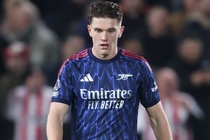 Arsenal bi cam hoa, cuoc dua vo dich nong tro lai hinh anh