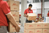 Nganh logistics Dong Nam A dang bi cuon vao 'cuoc dua xuong day' hinh anh